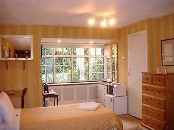 Belville House Otel Dublin 0*,  İrlanda